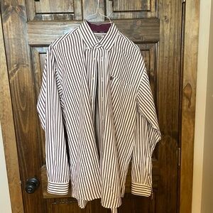 Men’s white and maroon Cinch shirt